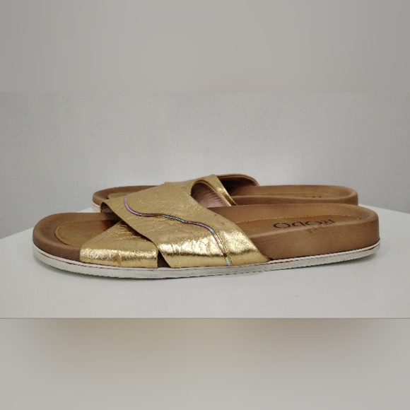 GOLD LEATHER RODO SLIDES - Picture 3 of 10